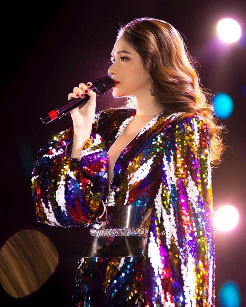 Mỹ nhân Việt đăng ảnh mặc gợi cảm ngày đầu năm 2020-7