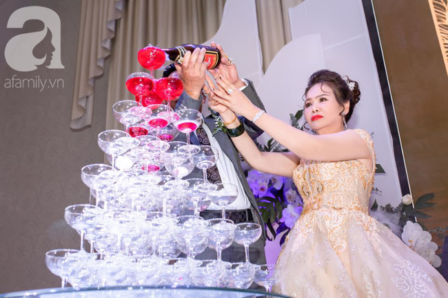 Đám cưới vàng thực sự đây rồi: Đẳng cấp sang-xịn-mịn chưa đủ để diễn tả bởi ý nghĩa sâu xa của cặp đôi U60 này mới chất-13