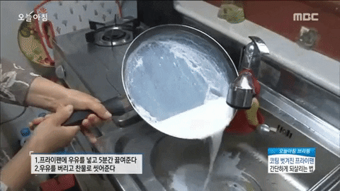 Sữa tươi - chân ái giúp phục hồi độ chống dính cho chảo như lúc mới mua về-3