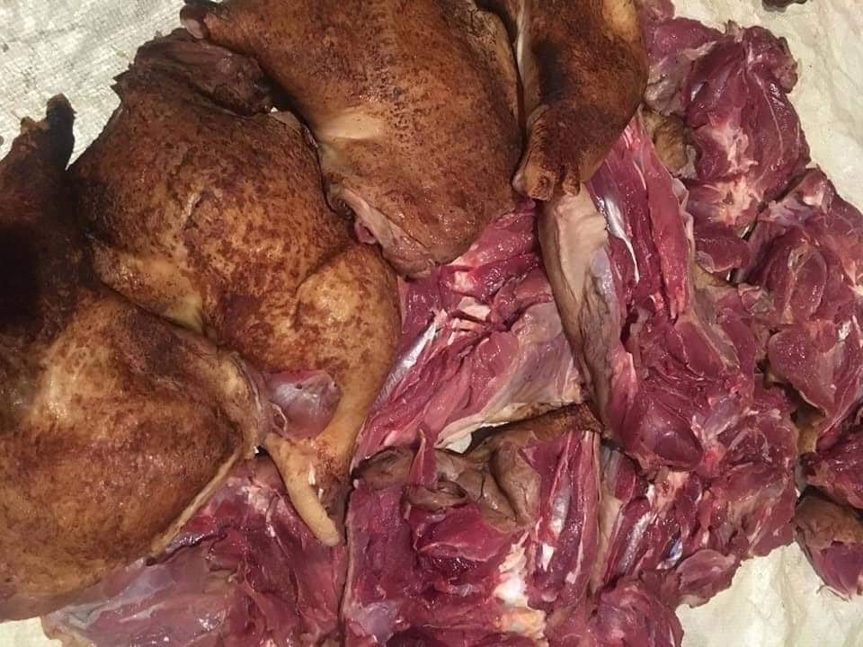Rợn người món thịt gà tây đặc sản tràn ngập thị trường Tết-1