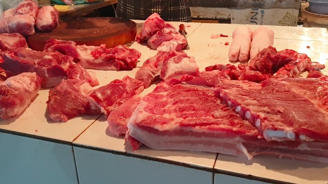 Thịt lợn giảm giá, người tiêu dùng vẫn méo mặt vì nhiều mặt hàng tăng giá đầu năm mới-2