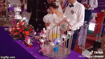 Từ sự cố nhỏ trong đám cưới và vài hành động của chú rể đã nói lên tất cả: Tình yêu của người đàn ông biểu lộ rõ nhất khi vợ anh ta gặp nạn-1