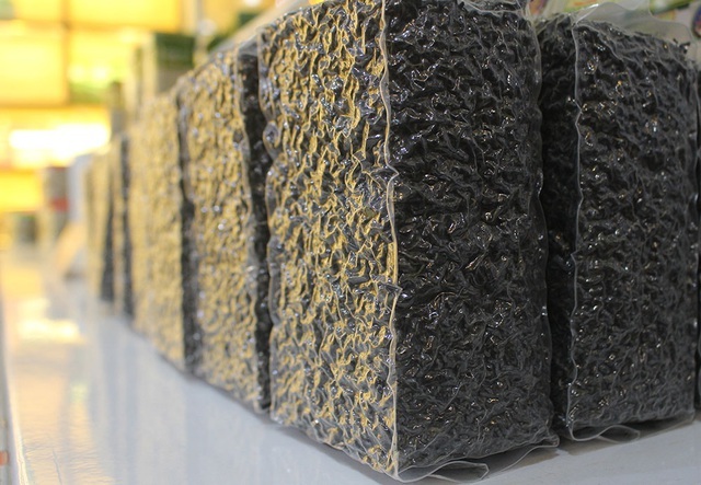 3 triệu đồng/kg trà đinh, khách xếp hàng mua vàng ròng thưởng Tết-4