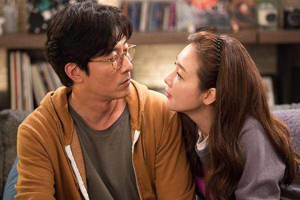 Bất chấp lấy chồng già hơn tuổi bố, đêm đêm mãn nguyện vì điều trai trẻ cũng không làm được-2