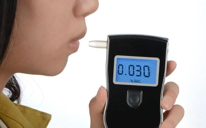 Dân tình đua nhau tìm mua máy đo nồng độ cồn cầm tay, nhưng hãy cẩn thận với các thiết bị siêu rẻ này-1