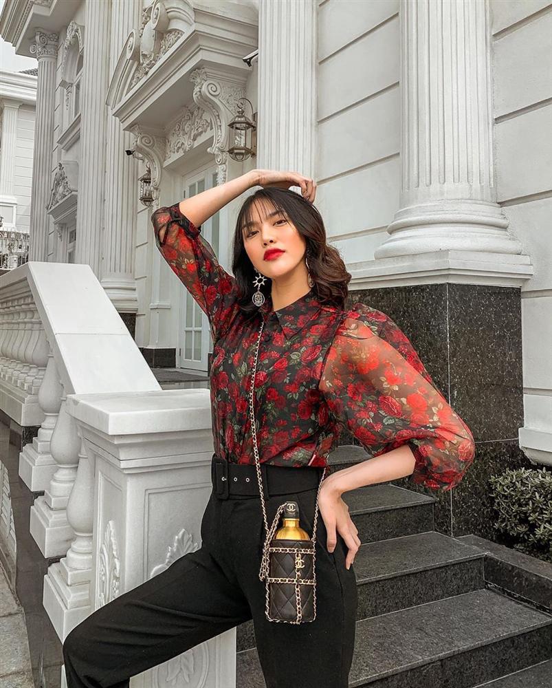 Cùng diện túi bình nước 130 triệu đồng: Dương Mịch mix đồ đẳng cấp, nhìn sang Lan Khuê lại có một chút sến”-1