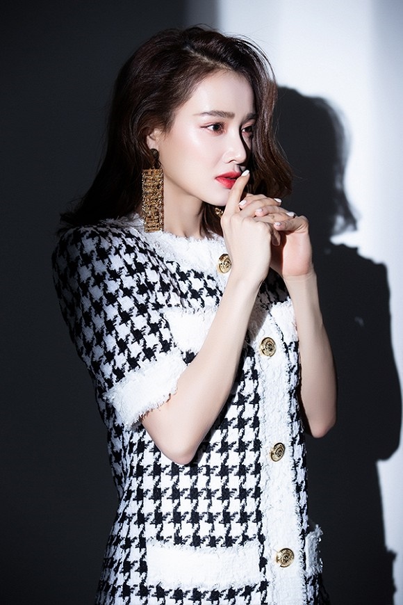 Tung bộ ảnh lột xác ngoạn mục, Nhã Phương còn tiết lộ sự trở lại mạnh mẽ năm 2020-5