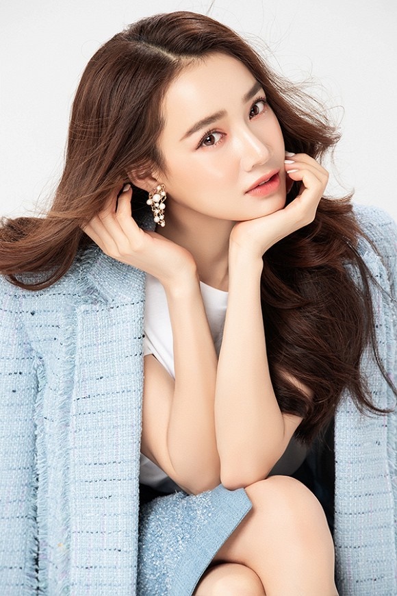 Tung bộ ảnh lột xác ngoạn mục, Nhã Phương còn tiết lộ sự trở lại mạnh mẽ năm 2020-8