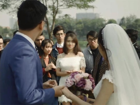 Chồng bỏ vợ đẻ khó trong viện để đi tổ chức sinh nhật cho tình cũ, vợ biết liền ra tay xử lý bá đạo ngay trong phòng sinh khiến ai cũng nể-3