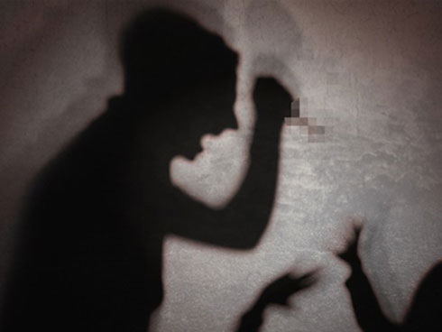 Xe buýt chạy ẩu khiến hành khách ngã xuống đường-1