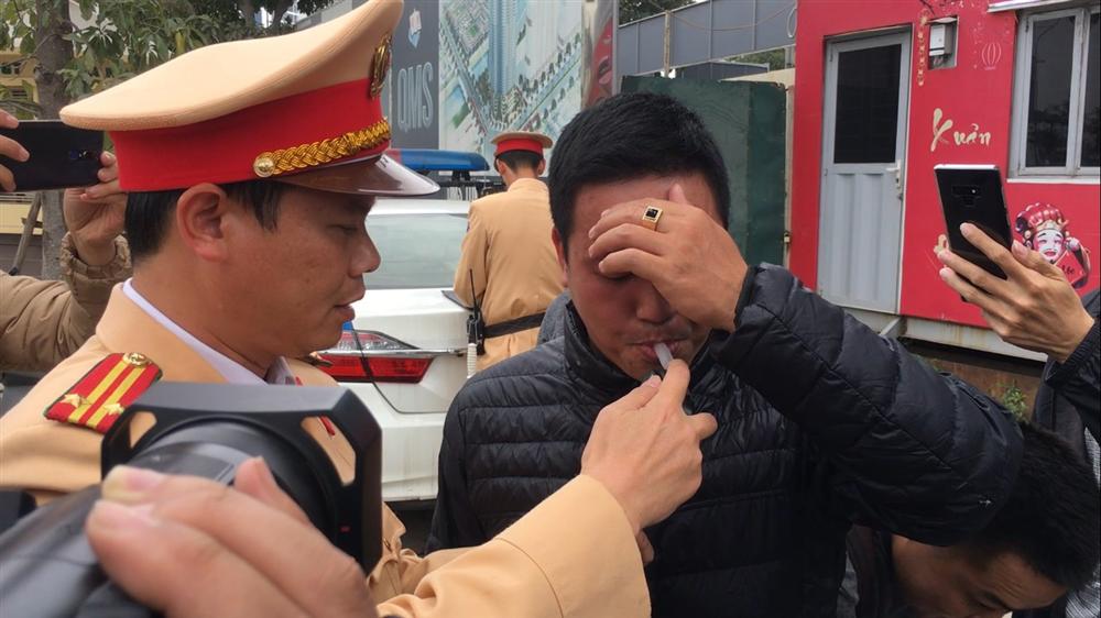 CSGT lên tiếng bác bỏ thông tin người dân ăn hoa quả cũng bị xử phạt vì thổi ra” nồng độ cồn-1