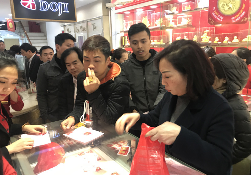 Giá vàng hôm nay 4/1, vượt ngưỡng 43 triệu đồng/lượng-1