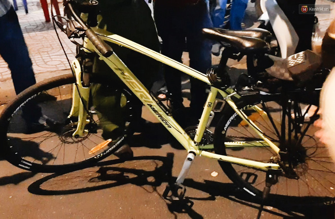 Người đi xe đạp bối rối vì bị kiểm tra nồng độ cồn, người đi xe máy uống 2 lon bia bị phạt 4,5 triệu: Xe tôi mua 5 triệu, chắc bỏ luôn-3