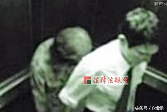Thực hư câu chuyện kỳ lạ trong thang máy ở Thượng Hải: Có một cụ già bước ra cùng người đàn ông dù trước đó không hề đi vào-1