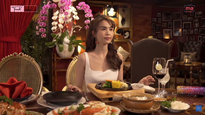 Ngọc Trinh gây sửng sốt khi một mình ăn bữa ăn gần 20 triệu, mỗi món chỉ gắp vài miếng-2