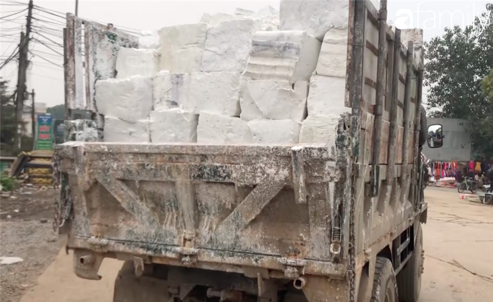 Con đường siêu bẩn sản xuất đường mạch nha: thành phẩm đựng bao cám lợn, người làm dẫm chân, khạc nhổ vào nguyên liệu-7