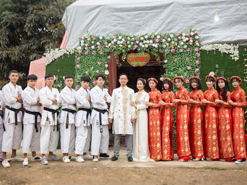 Đám hỏi đang trang trọng thì nhìn vào dàn bê tráp khiến nhiều người phải thốt lên: Khổ thân cho cô dâu chú rể nhiều quá”-4