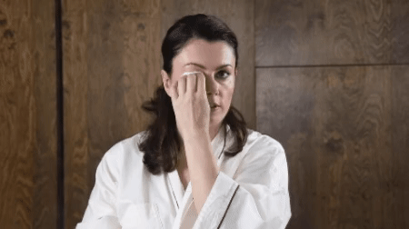 Tẩy trang mắt qua loa tưởng vô hại mà hại không tưởng, cứ nhìn biến” Hòa Minzy vừa gặp là biết-3