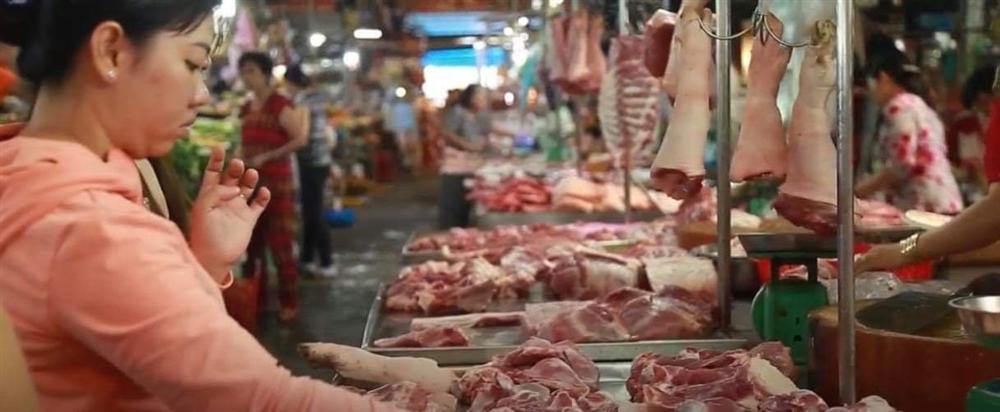 Giá thịt lợn giảm không đáng kể, chị em mua dè dặt, chọn thực phẩm khác thay thế dịp Tết-3