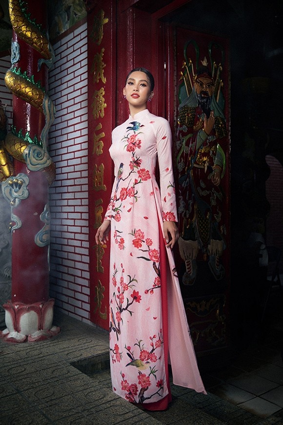 Chuẩn gương mặt đẹp nhất năm, Tiểu Vy lại tung bộ ảnh mới trong trang phục truyền thống-9