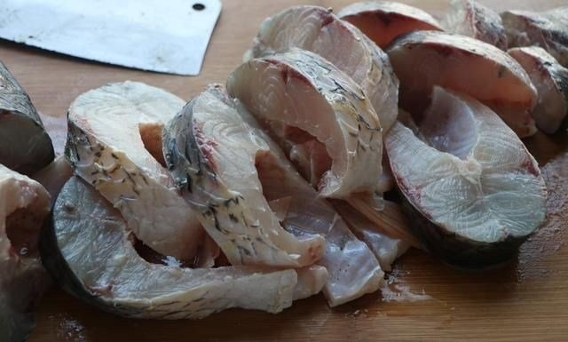 Đổ cá trắm và đậu phụ vào chung nồi, ai cũng mắng nhưng bỗng có món ngon không tưởng-4