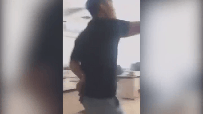 Bạn con nợ rút dao phay, ném ấm chén lia lịa vào chủ nợ: Đếm đến 3 bước ra khỏi nhà tao-3