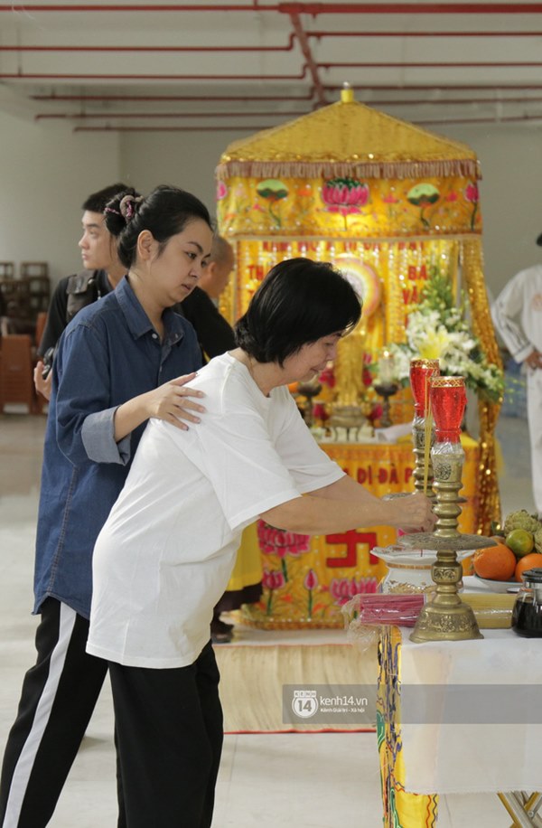 Những giọt nước mắt rơi trong lễ tang nghệ sĩ Nguyễn Chánh Tín: Tuần trước anh còn rủ đi nhậu, vậy mà giờ không còn-8
