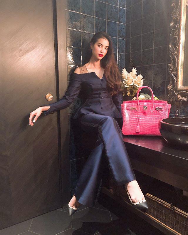 Công khai sinh con, Phạm Hương thay đổi 180 độ: diện đồ kín bưng, tạm biệt luôn giày cao gót-12