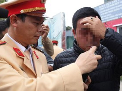 Vừa có quy định không uống rượu bia khi lái xe đã xuất hiện ngay 1 đám cưới chỉ đãi khách bằng nước ngọt: Văn minh quá chứ còn gì!-3