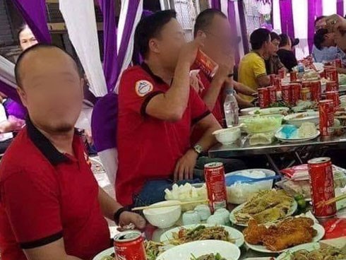 Vừa có quy định không uống rượu bia khi lái xe đã xuất hiện ngay 1 đám cưới chỉ đãi khách bằng nước ngọt: Văn minh quá chứ còn gì!
