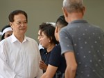Chi Bảo, Vân Sơn và dàn nghệ sĩ đến viếng NSƯT Chánh Tín-14