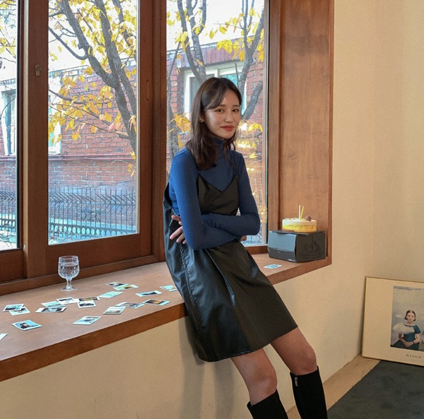 Diện đồ tối màu vào ngày mưa là sáng suốt nhất, nhưng bạn hãy ghim 3 tips để không hóa già đau già đớn-5