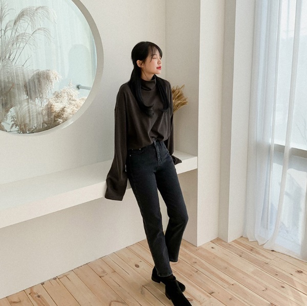 Diện đồ tối màu vào ngày mưa là sáng suốt nhất, nhưng bạn hãy ghim 3 tips để không hóa già đau già đớn-8