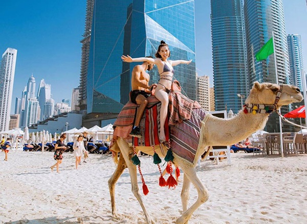 Ngọc Trinh diện bikini dạo biển Dubai-5