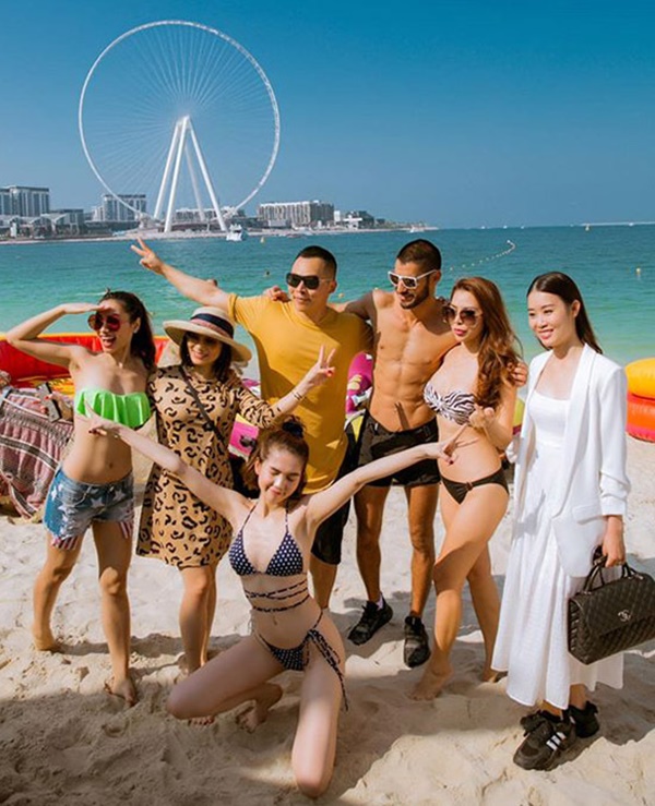 Ngọc Trinh diện bikini dạo biển Dubai-10