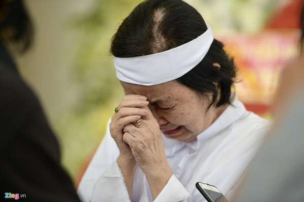 Chi Bảo, Vân Sơn và dàn nghệ sĩ đến viếng NSƯT Chánh Tín-3