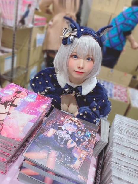 Nhan sắc mỹ nhân kiếm 90.000 USD một ngày nhờ cosplay-11