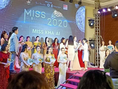 Diễn áo tắm giữa phố và sự bát nháo của cuộc thi hoa hậu ở Trung Quốc-7