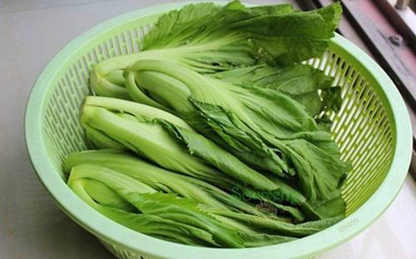 Mùa rau cải muối dưa chua theo cách này sẽ vàng ruộm thơm ngon, để lâu không lo khú hỏng-2