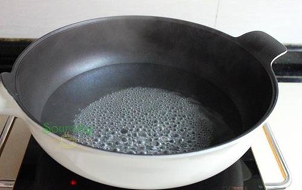 Mùa rau cải muối dưa chua theo cách này sẽ vàng ruộm thơm ngon, để lâu không lo khú hỏng-4