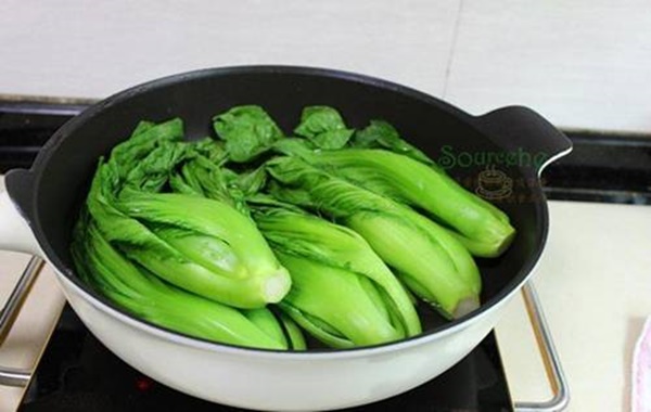 Mùa rau cải muối dưa chua theo cách này sẽ vàng ruộm thơm ngon, để lâu không lo khú hỏng-5