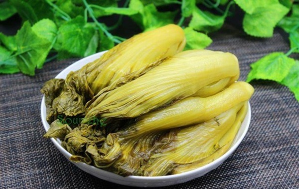 Mùa rau cải muối dưa chua theo cách này sẽ vàng ruộm thơm ngon, để lâu không lo khú hỏng-8