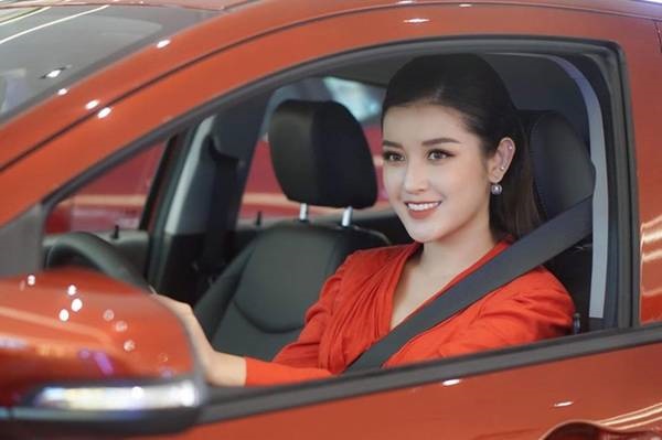 Tiểu Vy mặt mộc đẹp không tì vết, Lan Khuê gợi cảm tái xuất sau 1 tháng sinh con-9