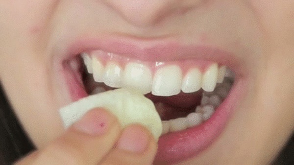 Trộn nước chanh với thứ này rồi chà lên răng, mảng bám hết sạch, răng vàng đến mấy cũng trắng sáng bất ngờ-3