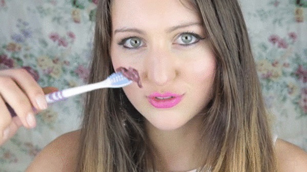 Trộn nước chanh với thứ này rồi chà lên răng, mảng bám hết sạch, răng vàng đến mấy cũng trắng sáng bất ngờ-5