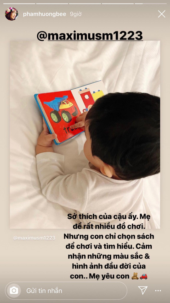 Phạm Hương khoe con trai mới 1 tuổi chỉ thích xem sách dù có nhiều đồ chơi xung quanh-1