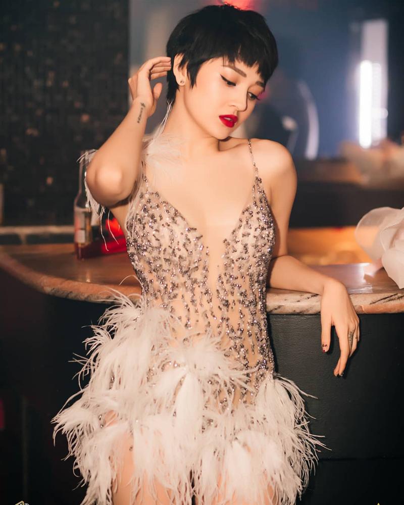 4 sao nữ cho thấy xén tóc là quyết định trên cả sáng suốt, có nàng tóc càng ngắn độ chanh sả càng tăng mạnh-4