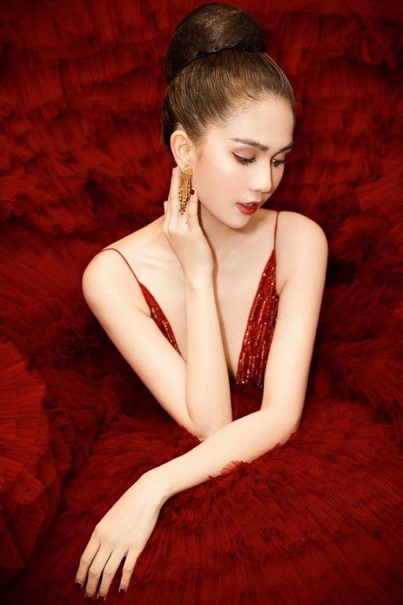 Ngọc Trinh diện đầm đỏ nóng bỏng, lộng lẫy như bà hoàng-8
