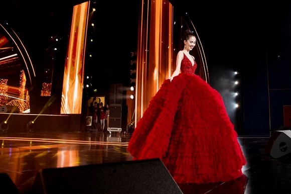 Ngọc Trinh diện đầm đỏ nóng bỏng, lộng lẫy như bà hoàng-11