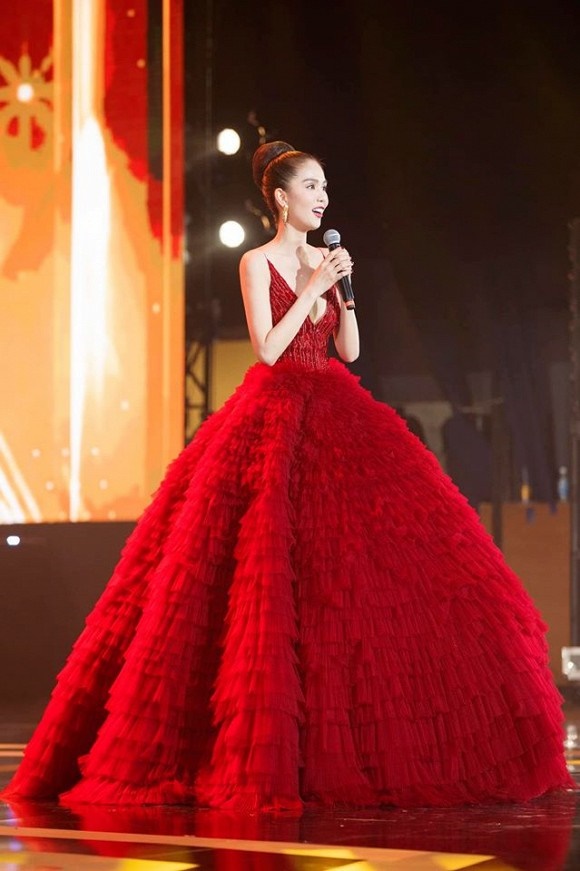 Ngọc Trinh diện đầm đỏ nóng bỏng, lộng lẫy như bà hoàng-15